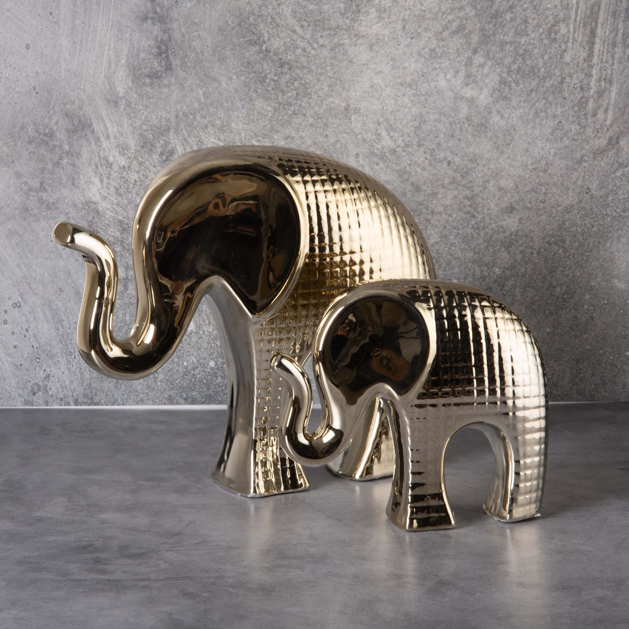 Figura Elefante Dorado Haus elaborada en cerámica.