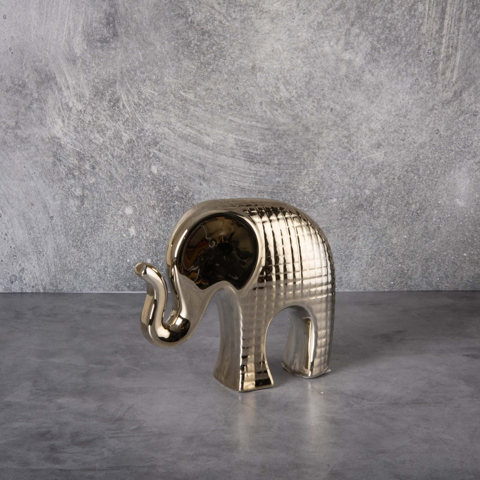 Figura Elefante Dorado Haus elaborada en cerámica.